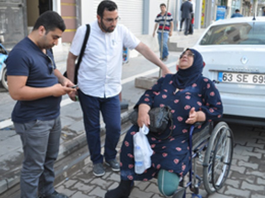 Suriyeli kadına gazeteciler sahip çıktı