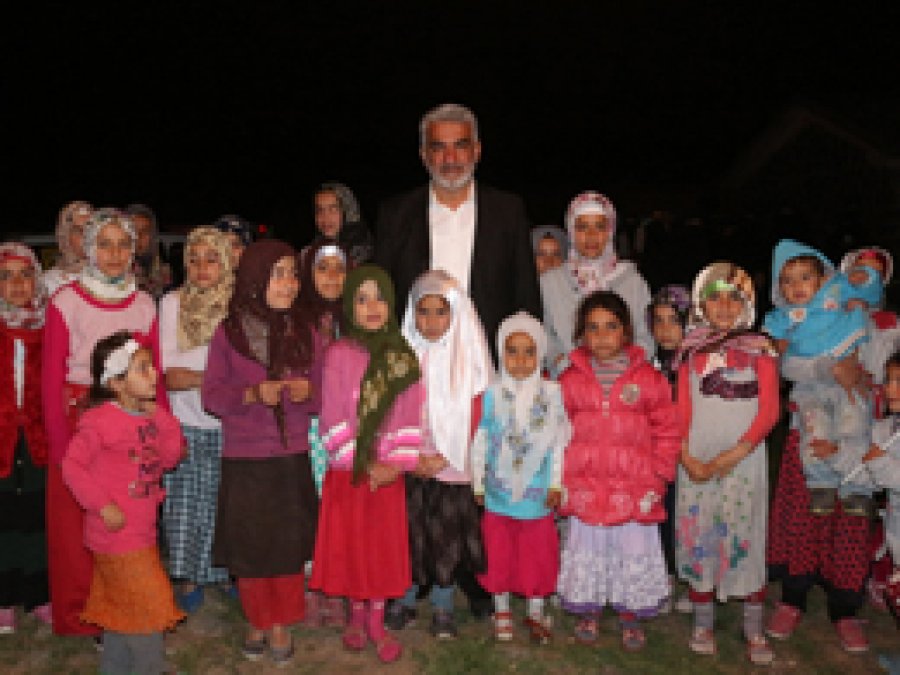 Yapıcıoğlu'nun seçim çalışmaları gece de devam ediyor