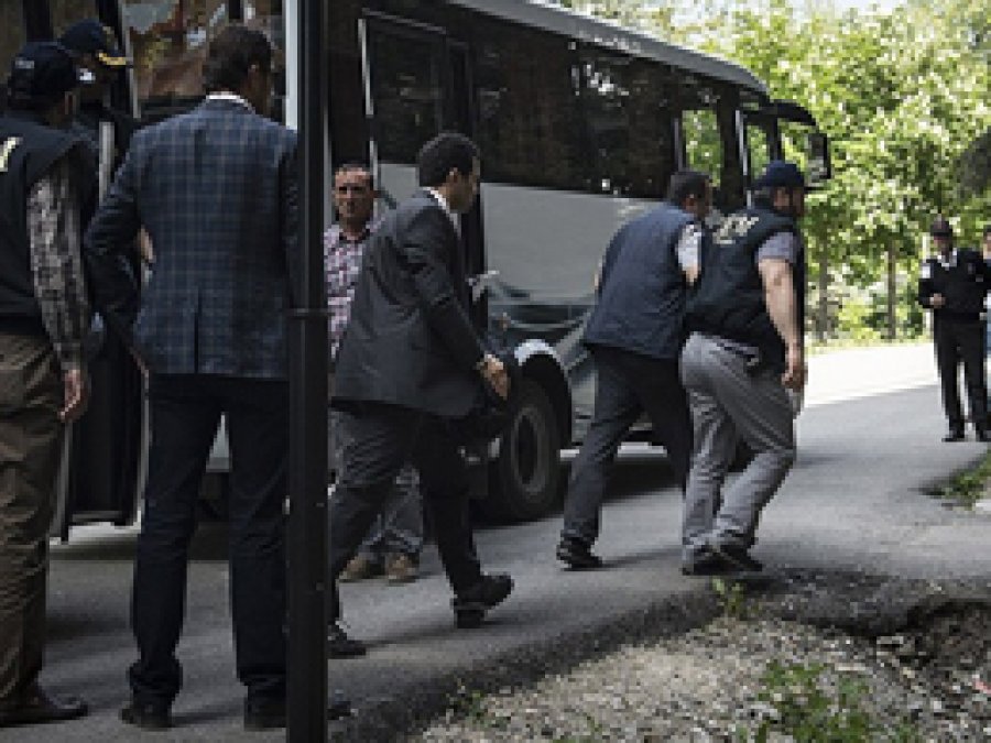'Usulsüz dinleme' soruşturmasında 10 tutuklama