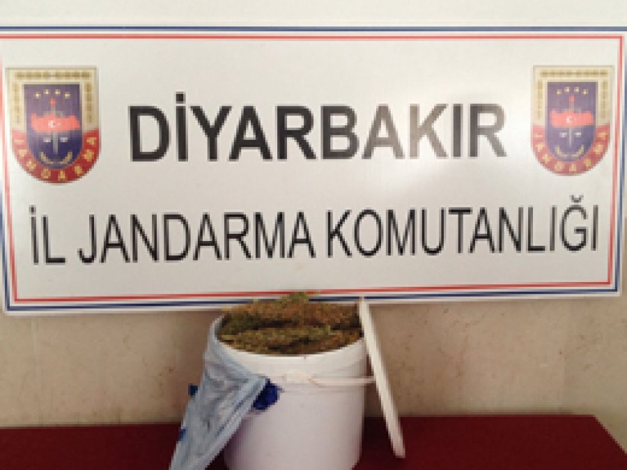 Diyarbakır’da uyuşturucu tacirlerine baskın