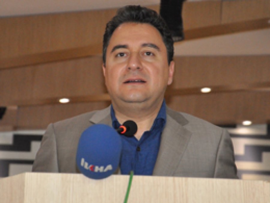 Babacan: Israrla fitne peşinde koşanlar var