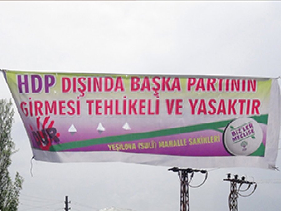 Vanlı siyasilerden 'tehdit pankartına' tepki