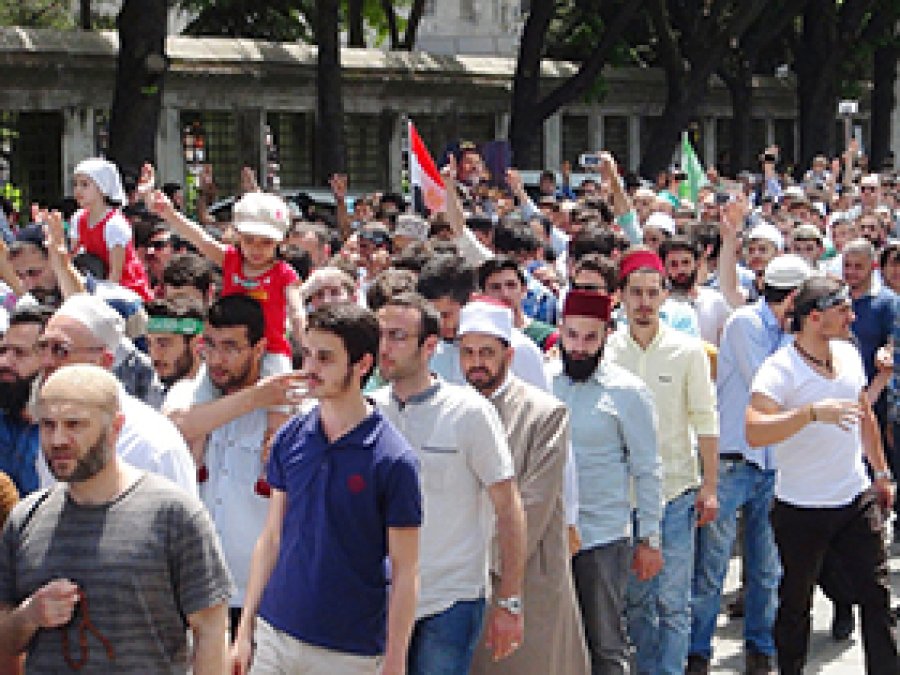 İstanbul'da Mursi'ye özgürlük yürüyüşü