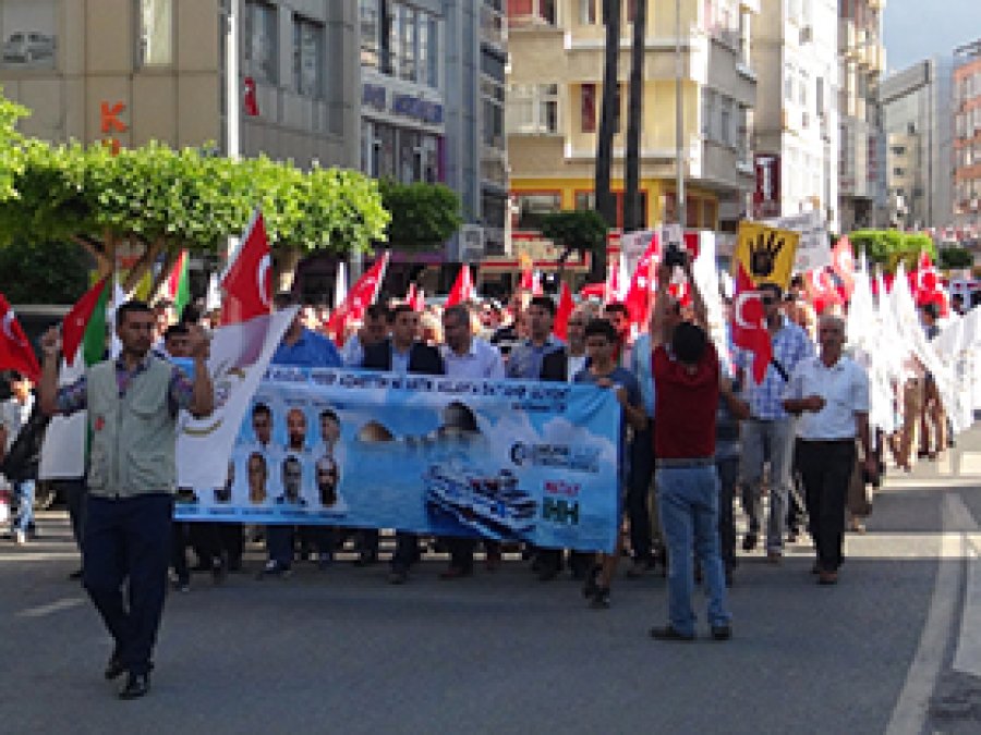 İskenderun'da Mavi Marmara yürüyüşü