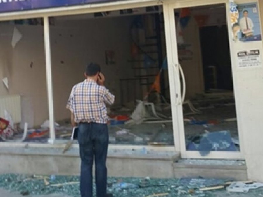 Erzurum'da AK Parti bürosuna saldırı
