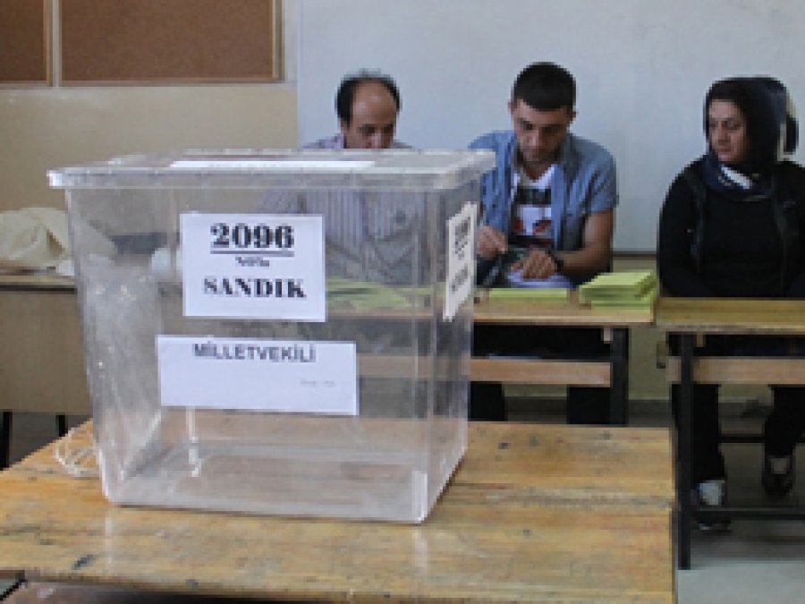 Van’da oy kullanımı başladı 
