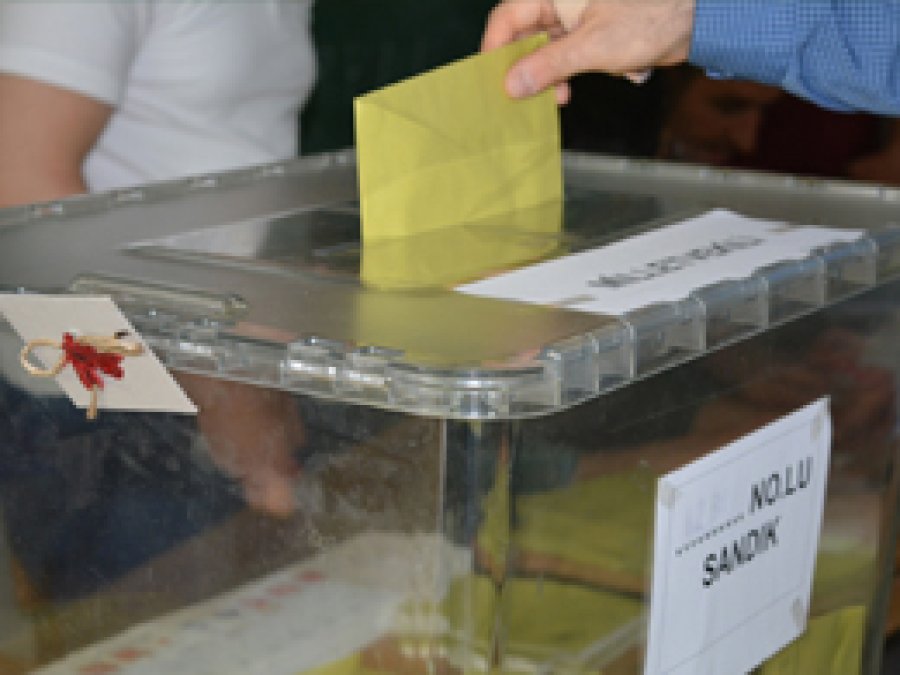 Yaylıca köyünde oylar topluca kullandırılıyor