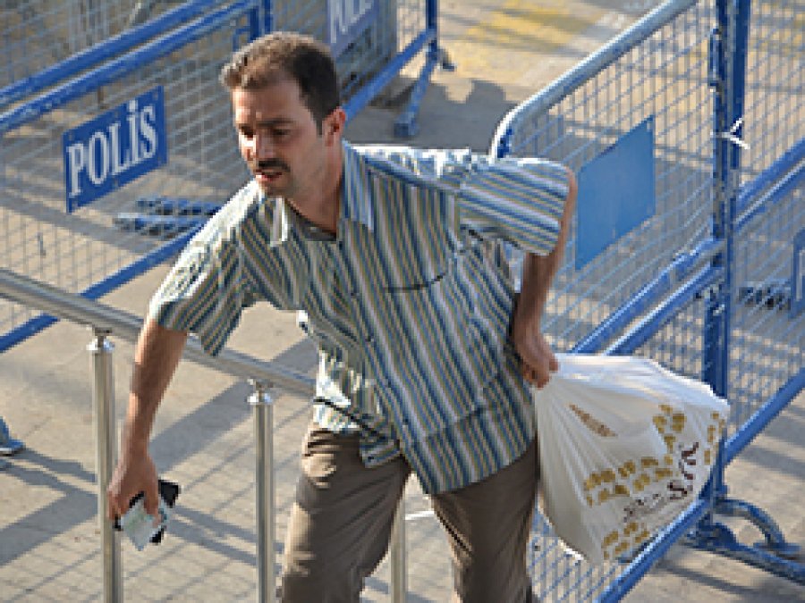 Urfa'da oylar sayım merkezine getiriliyor