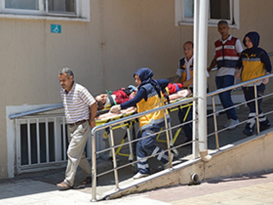 Urfa'da pikniğe giden minibüs kaza yaptı