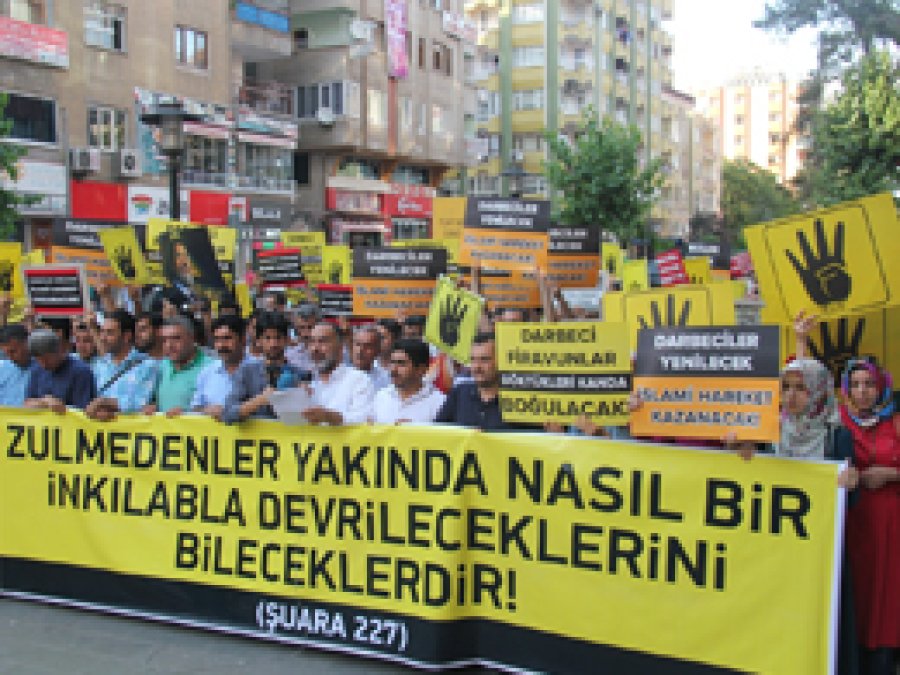 Mursi’nin idam kararı Diyarbakır’da protesto edildi