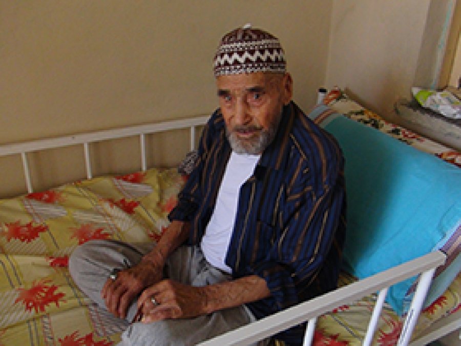 105 yaşındaki dede 23 yıldır üç ayları tutuyor