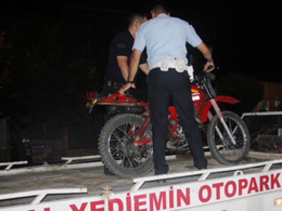 Midyat'ta plakasız motosikletler toplanıyor