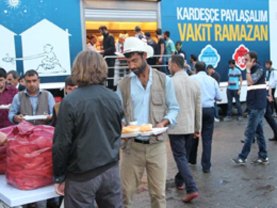 İHH’ya ait gezici aşevi TIR’ı Bingöl’de