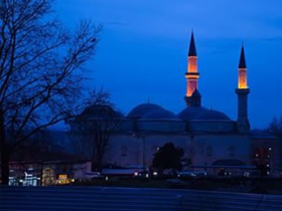 Sivereklier oruçlarını 5 dakika erken açtı