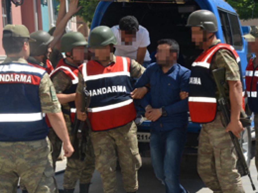 Çocukları dağa götürmeye çalışan 2 kişi yakalandı