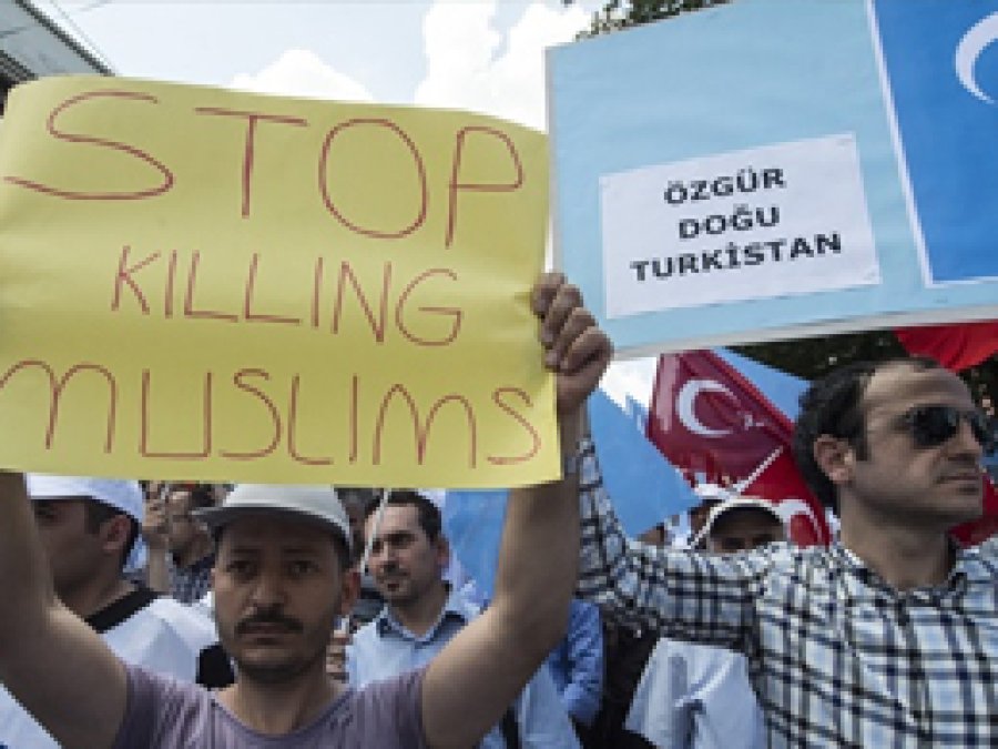 Doğu Türkistan için sokağa döküldüler