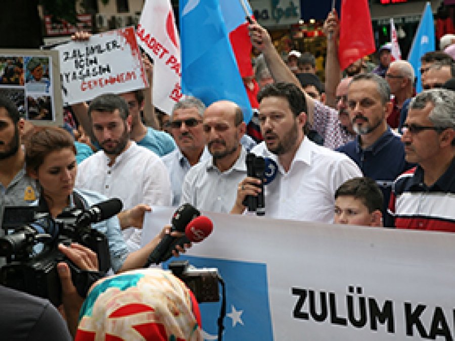 Bursa'da Çin yönetimi protesto edildi