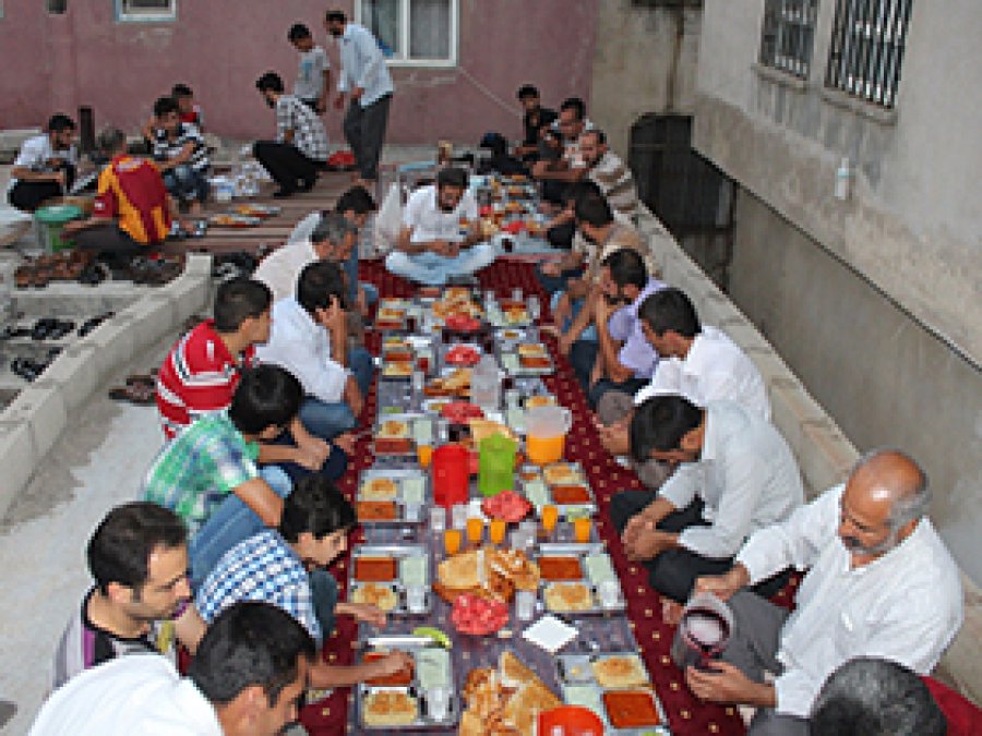 Kâhta Çağrı-Der'den iftar yemeği