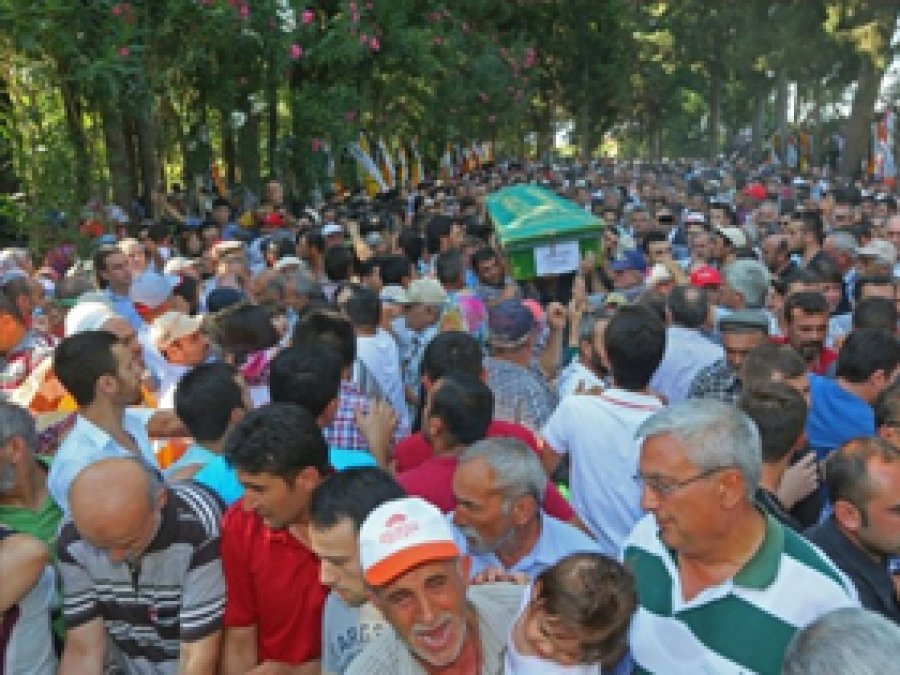 Faciada ölen tarım işçileri toprağa verildi