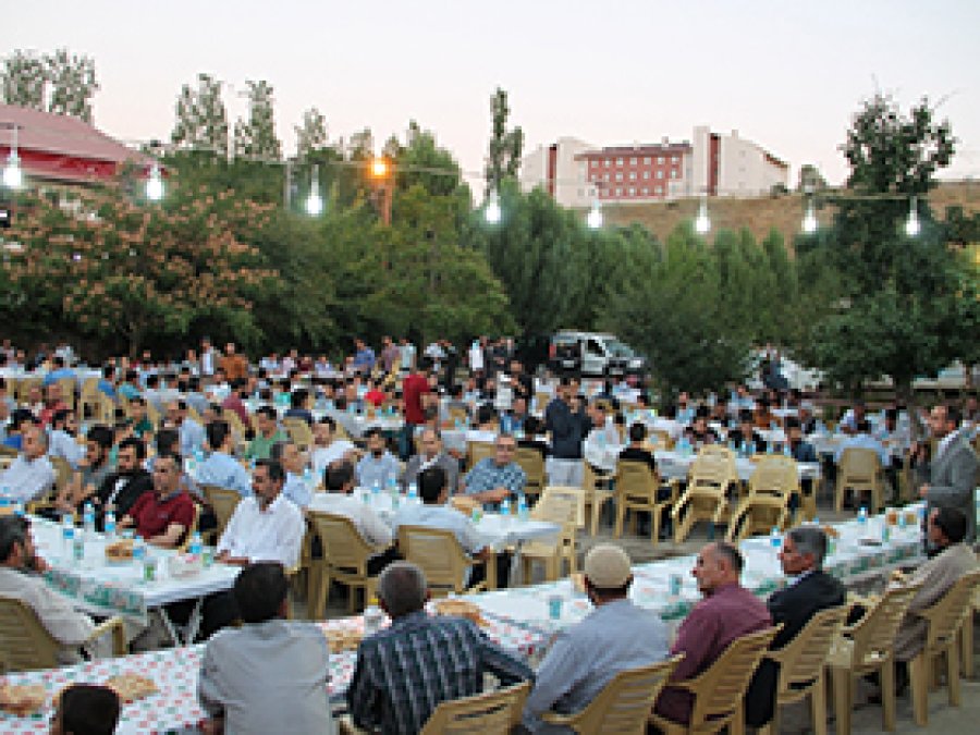 HÜDA PAR'dan Bingöl'de halka açık iftar