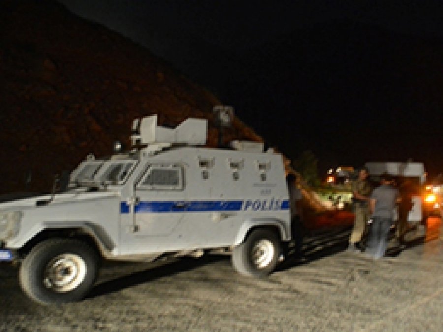 Siirt’te bir polis açılan ateşte hayatını kaybetti
