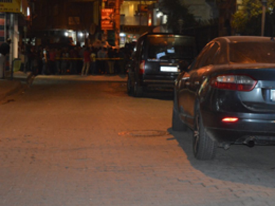 Camiye bırakılan şüpheli paket paniğe neden oldu