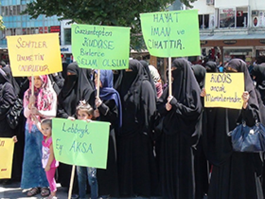 Antep'te işgalci İsrail tel'in edildi