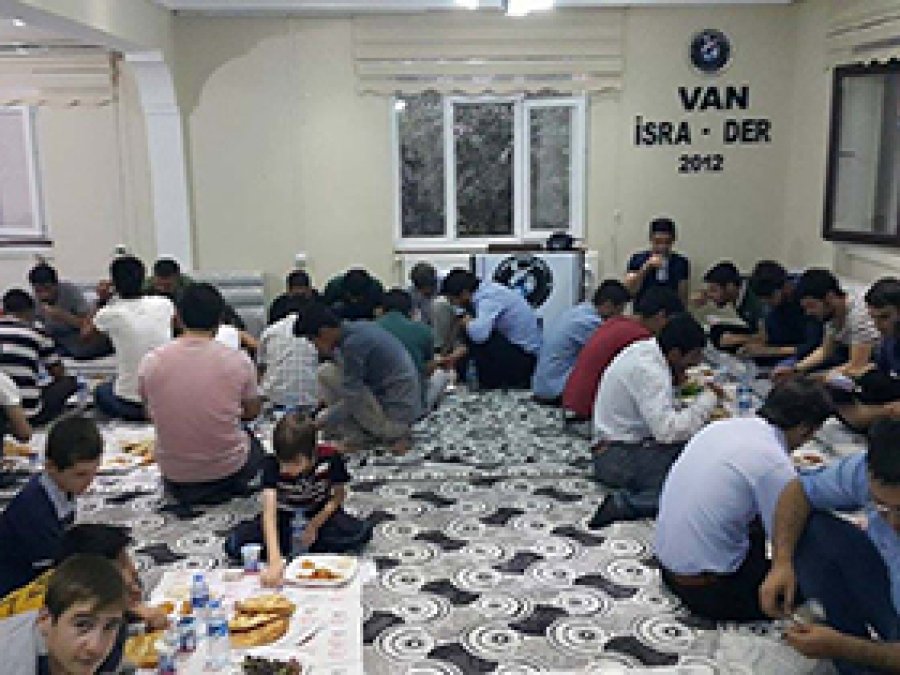 Van İsra-Der'den iftar yemeği
