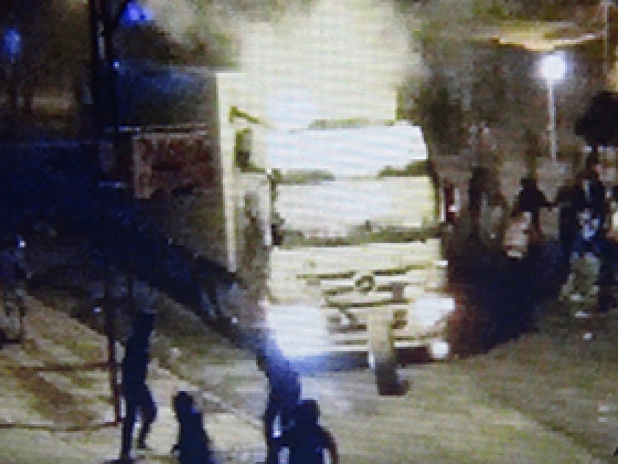 PKK/HDP'liler Silvan'da 2 aracı ateşe verdi