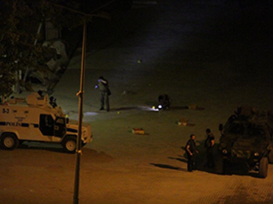 Bismil'de ve Şemdinli'de polise saldırı