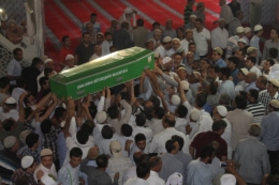 Üstad’ın talebesi Salih Özcan son yolculuğuna uğurlandı