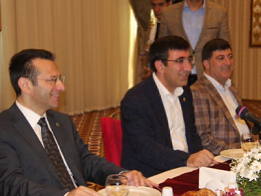 'Siyasi kanallar açıkken şiddet mazur görülemez'