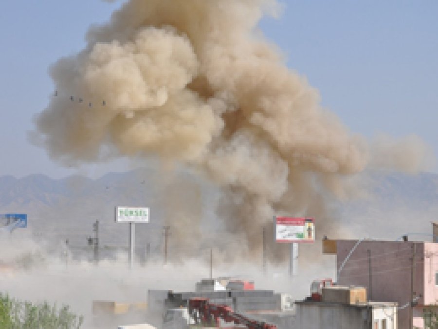 Silopi’de bulunan bombalı araç imha edildi