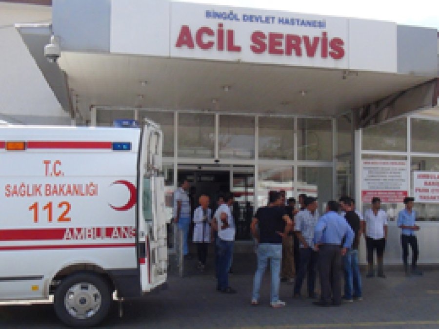 Yolcu otobüsü ile otomobil çarpıştı: 15 yaralı