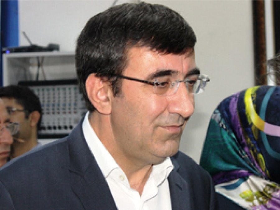 'Siyaseti beceremeyen, şiddete sarılır'
