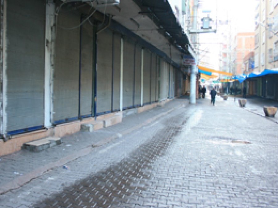 Kepenk kapatma eyleminden dolayı  4 kişi tutuklandı