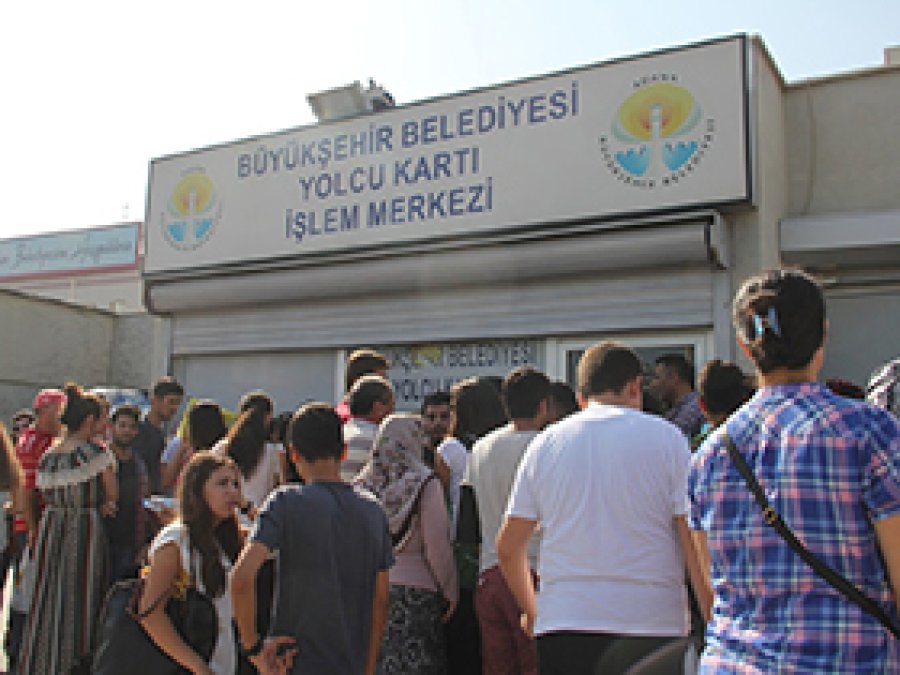 Adana'da Akıllı Kart çilesi bugün de sürüyor
