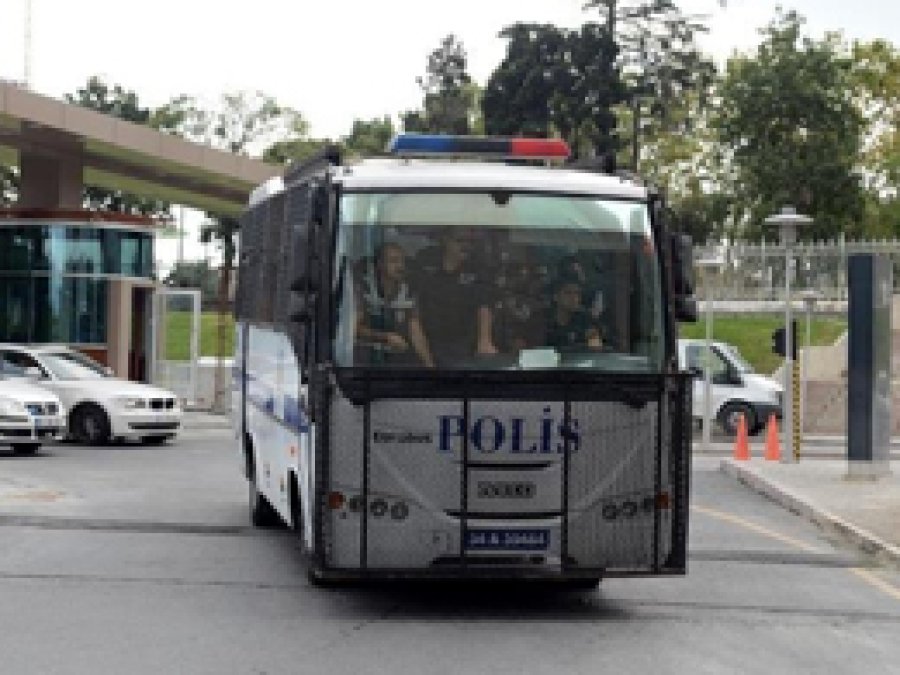 Polis otobüsüne bombalı saldırı