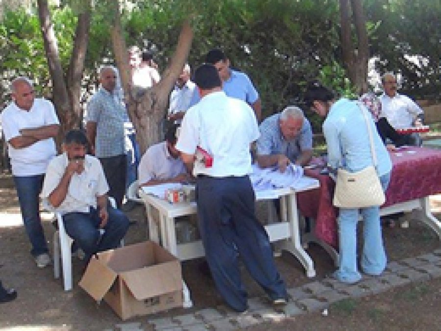 Ceylanpınar'da öğretmenler güllerle karşılandı