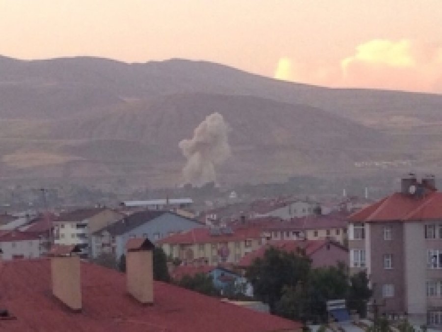 Bitlis'te şiddetli patlama 
