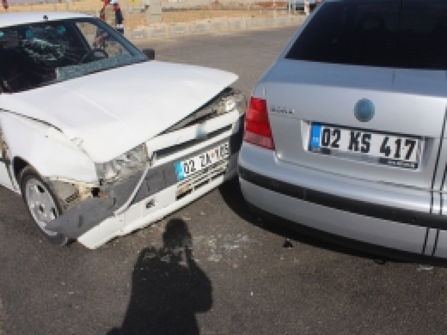 Kâhta'da trafik kazası: 1 ağır yaralı