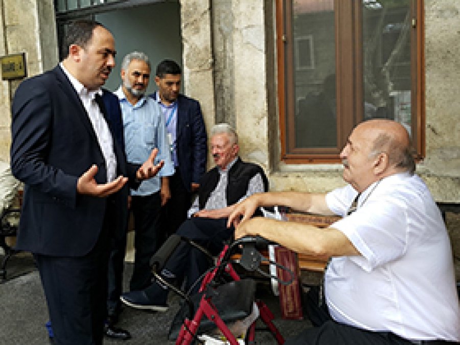 HÜDA PAR'dan Darülaceze'ye bayram ziyareti