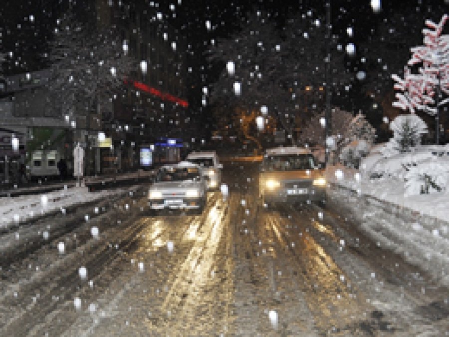 Kahramanmaraş'ta kar hayatı olumsuz etkiledi