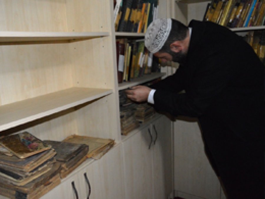 Yakılan kitaplar yaşanan zulmü gösteriyor