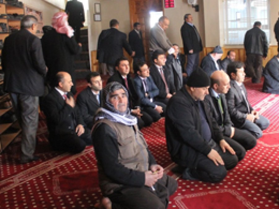 'Cuma izni genelgesi anayasaya girmeli'