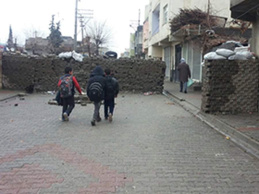 Nusaybin'de yeni barikatlar oluşturuluyor