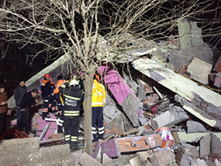 Diyarbakır'da bombalı araçla saldırı