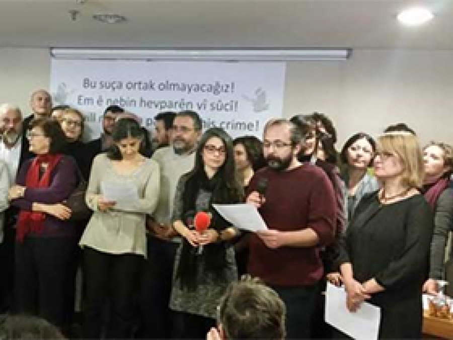 21 Akademisyen hakkında gözaltı kararı