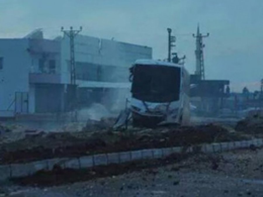 Nusaybin'de polis aracına saldırı: 10 yaralı