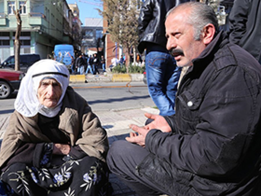 Sur'dan yeni göç dalgası, 80 yaşında sokakta